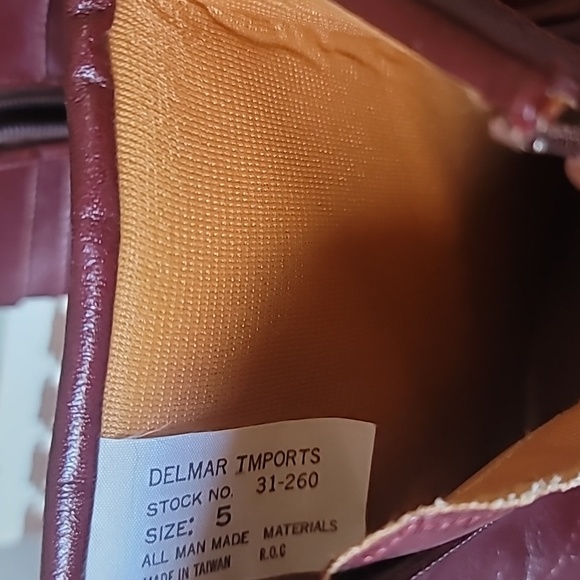 Vintage 1970s/80s Burgundy boots with heels. Side zipper. Delmar imports size 5 - Picture 4 of 10